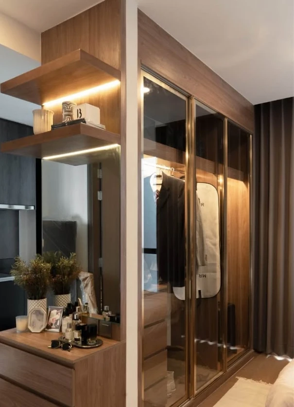 For rent: Ashton Chula-Silom, studio room, 43rd floor, very beautiful view, cool breeze, nothing blocking, come and reserve now.