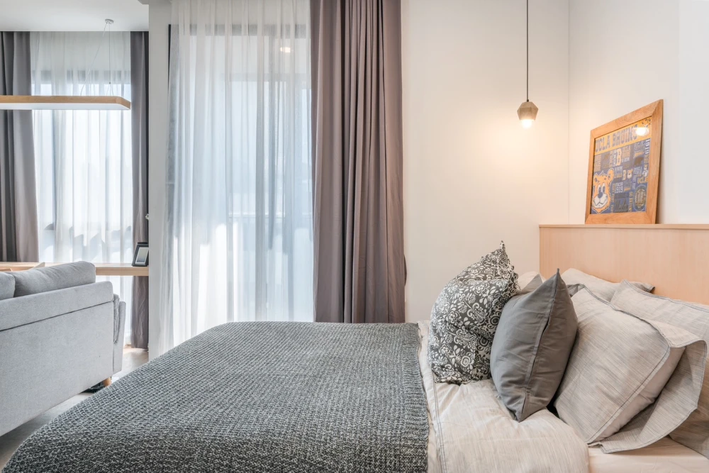 For rent: Ashton Chula-Silom, 11th floor room, facing east, not hot, beautifully decorated, ready to move in