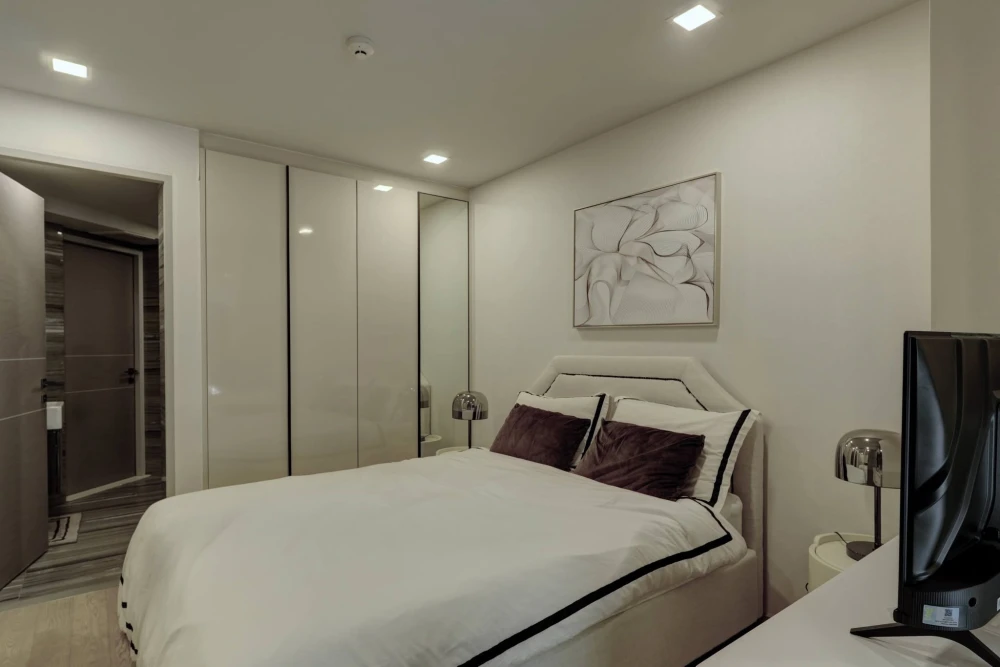 For rent: Ashton Residence 41. Spacious unit with ample living space in a prime location with convenient transportation. Don't miss out! images