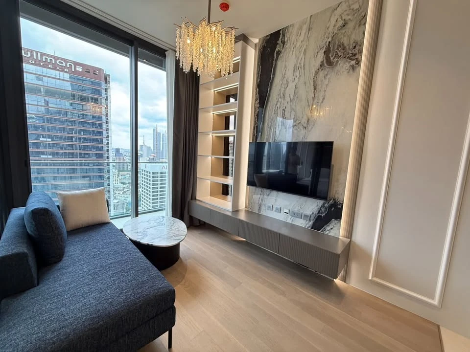 For rent: ASHTON SILOM, 31st floor, river view and ICONSIAM fireworks, fully furnished, I'm telling you, if you miss out, you'll regret it.