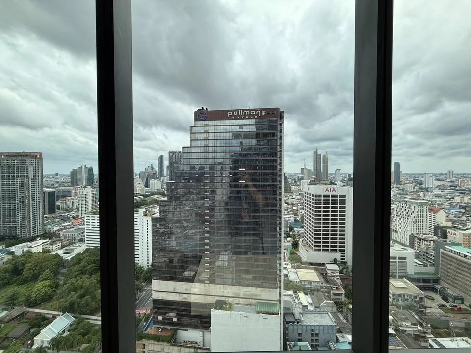 For rent: ASHTON SILOM, 31st floor, river view and ICONSIAM fireworks, fully furnished, I'm telling you, if you miss out, you'll regret it.