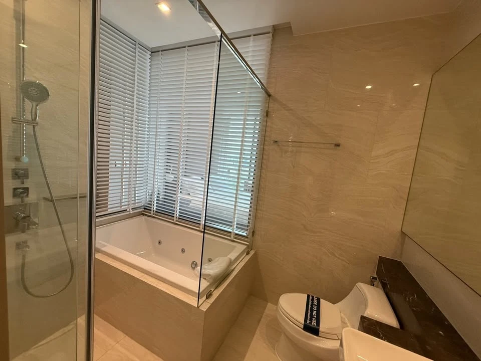 For rent: ASHTON SILOM, 31st floor, river view and ICONSIAM fireworks, fully furnished, I'm telling you, if you miss out, you'll regret it.