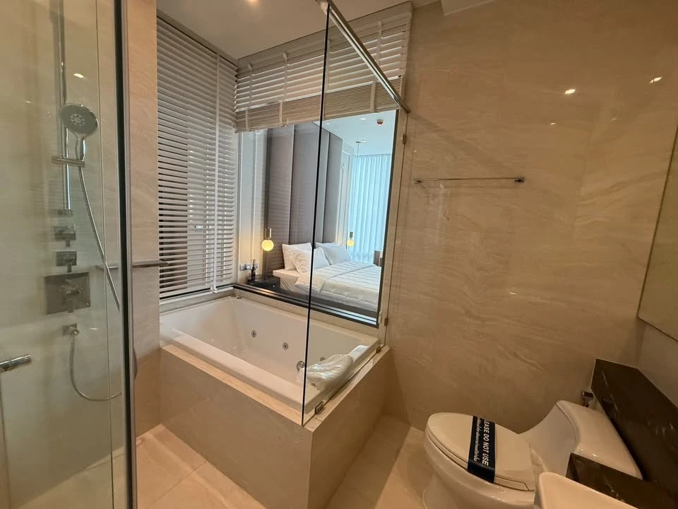 For rent: ASHTON SILOM, 31st floor, river view and ICONSIAM fireworks, fully furnished, I'm telling you, if you miss out, you'll regret it.