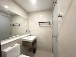 For rent: Aspire Asoke - Ratchada, 1 bedroom, 1 bathroom, fully furnished, convenient transportation, just bring your bags and move in!