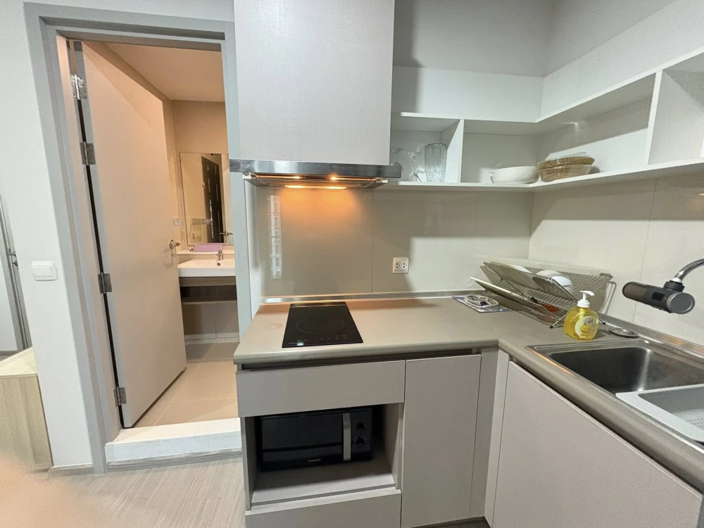 For rent: Aspire-Asoke Ratchada. Spacious rooms with efficient use of space at an amazing price. Book now! Don't miss out!