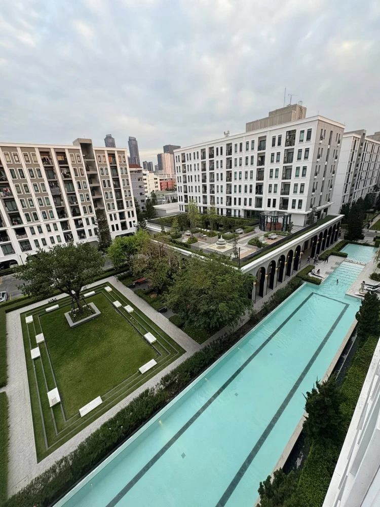 For rent: Aspire-Asoke Ratchada. Spacious rooms with efficient use of space at an amazing price. Book now! Don't miss out!