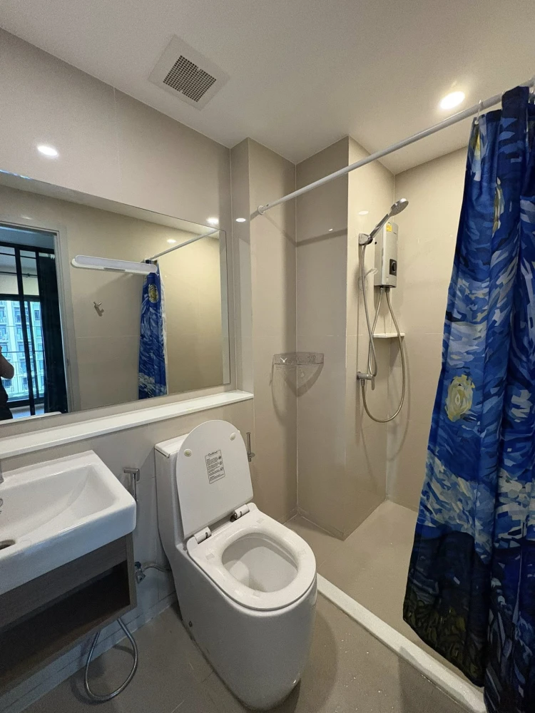 For rent: Aspire-Asoke Ratchada. Spacious rooms with efficient use of space at an amazing price. Book now! Don't miss out!
