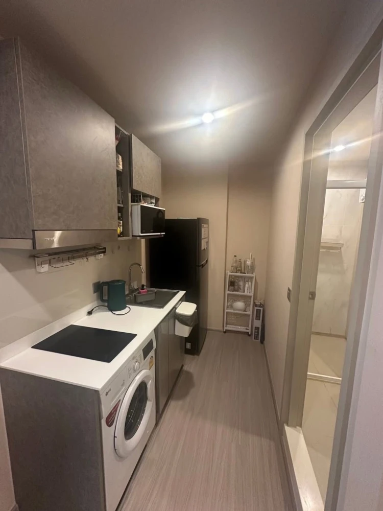 For rent: Aspire Erawan Prime, 1 bedroom, 1 bathroom, 16th floor. Fully furnished with complete amenities. Don't miss out!