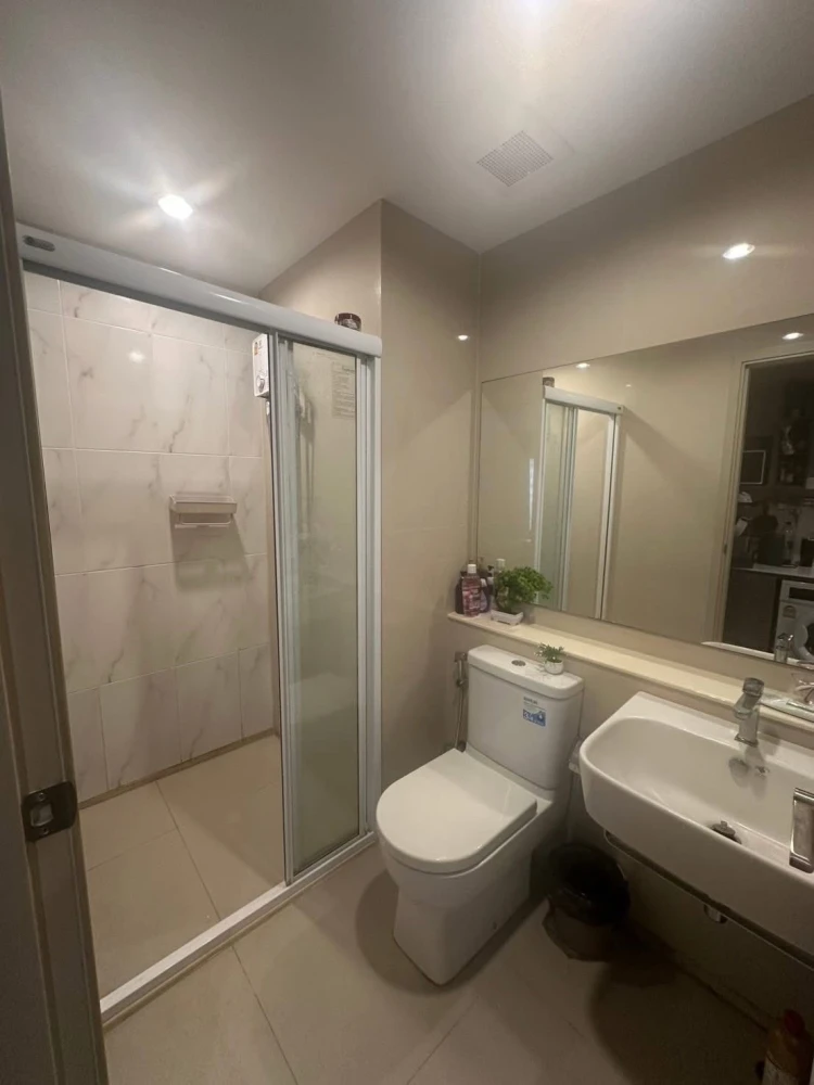 For rent: Aspire Erawan Prime, 1 bedroom, 1 bathroom, 16th floor. Fully furnished with complete amenities. Don't miss out!