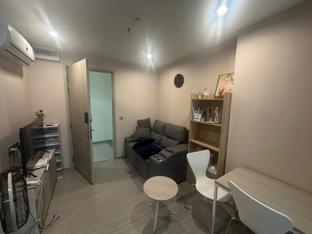 For rent: Aspire Erawan Prime, 1 bedroom, 1 bathroom, 16th floor. Fully furnished with complete amenities. Don't miss out!