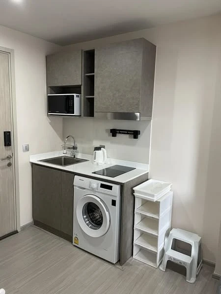 For rent: Aspire Erawan Prime, 1 bedroom, 1 bathroom, 8th floor, swimming pool view, fully furnished, reserve now!