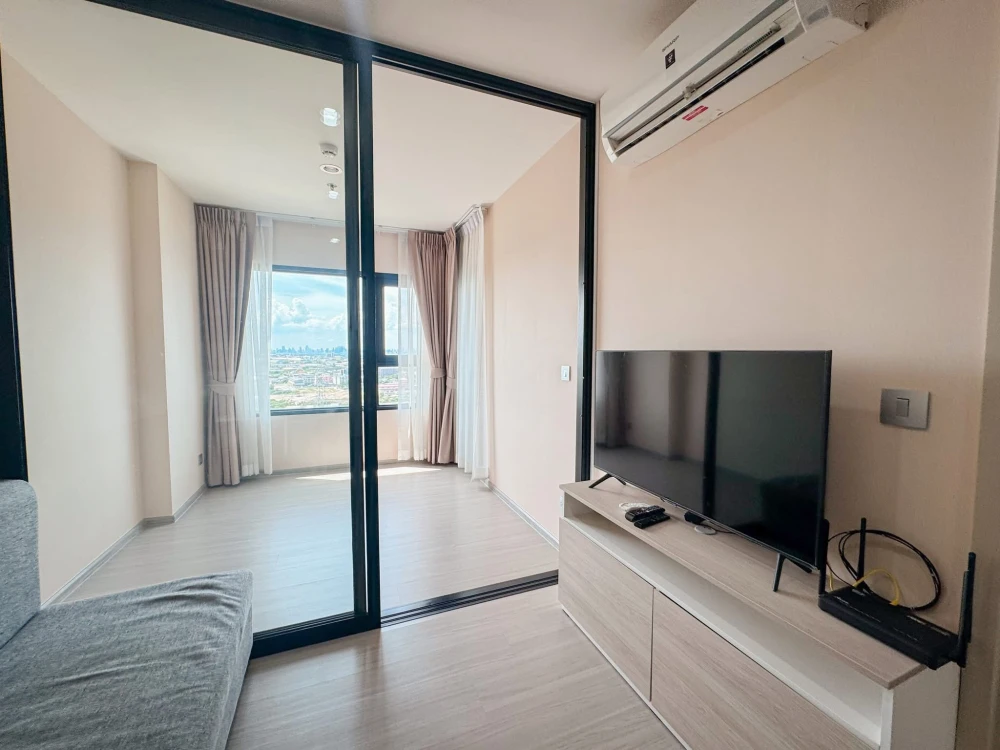 For rent: Aspire Erawan Prime, 1 bedroom, 1 bathroom, balcony with good ventilation, not hot, fully furnished, hurry and reserve now!