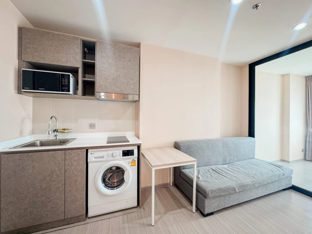 For rent: Aspire Erawan Prime, 1 bedroom, 1 bathroom, balcony with good ventilation, not hot, fully furnished, hurry and reserve now!