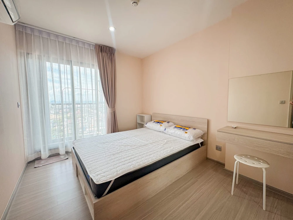 For rent: Aspire Erawan Prime, 1 bedroom, 1 bathroom, balcony with good ventilation, not hot, fully furnished, hurry and reserve now!