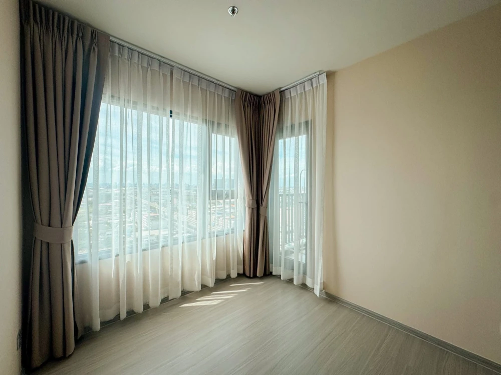 For rent: Aspire Erawan Prime, 1 bedroom, 1 bathroom, balcony with good ventilation, not hot, fully furnished, hurry and reserve now!