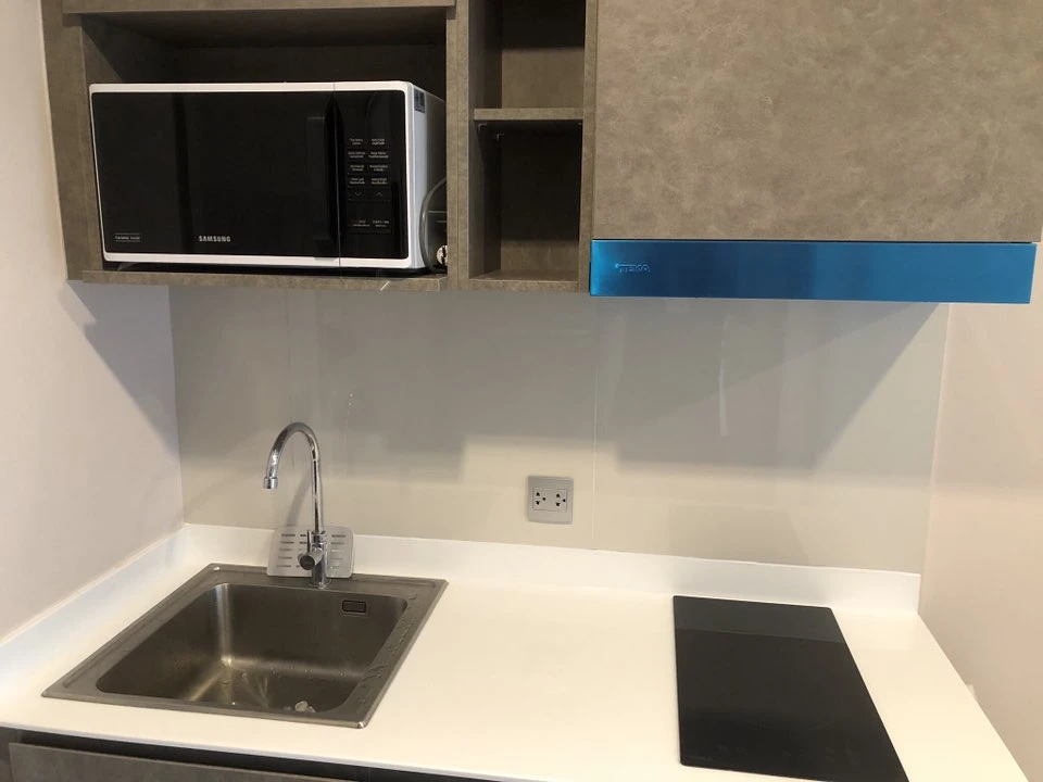 For rent: Aspire Erawan Prime, 12A floor, fully decorated room, comes at a low price, hurry and reserve now.