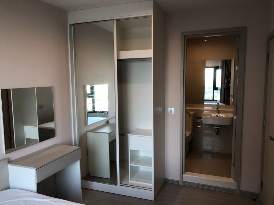 For rent: Aspire Erawan Prime, 12A floor, fully decorated room, comes at a low price, hurry and reserve now.