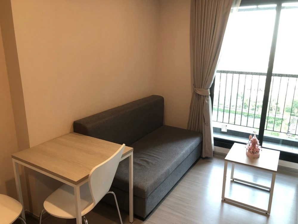 For rent: Aspire Erawan Prime, 12A floor, fully decorated room, comes at a low price, hurry and reserve now.
