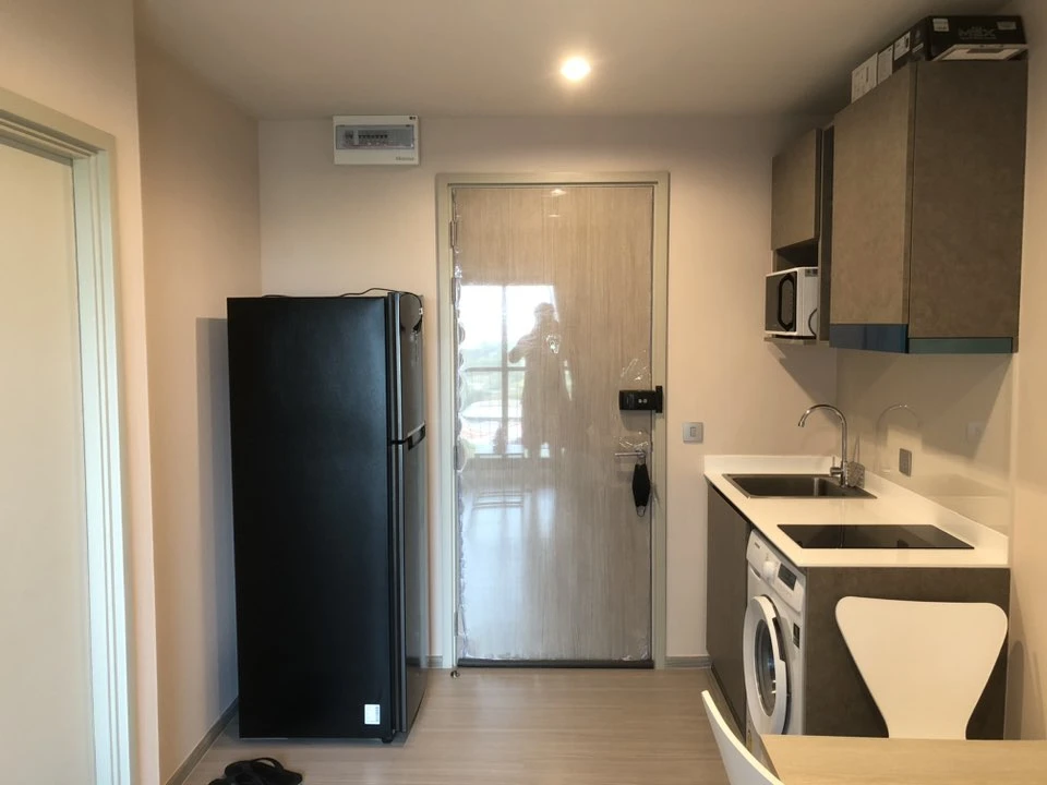 For rent: Aspire Erawan Prime, 12A floor, fully decorated room, comes at a low price, hurry and reserve now.