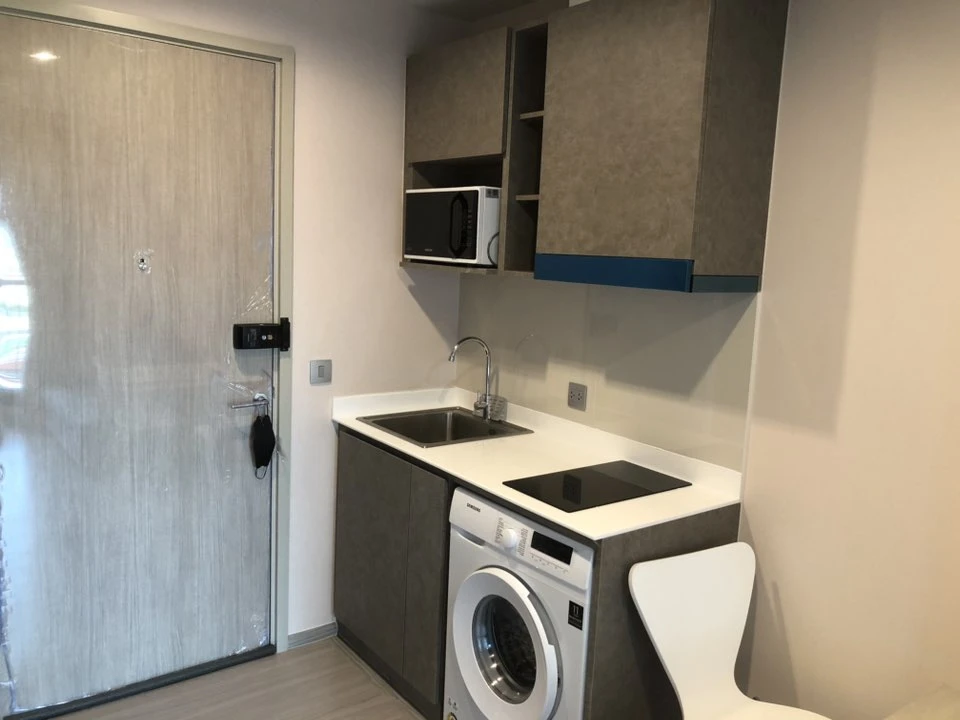 For rent: Aspire Erawan Prime, 12A floor, fully decorated room, comes at a low price, hurry and reserve now.