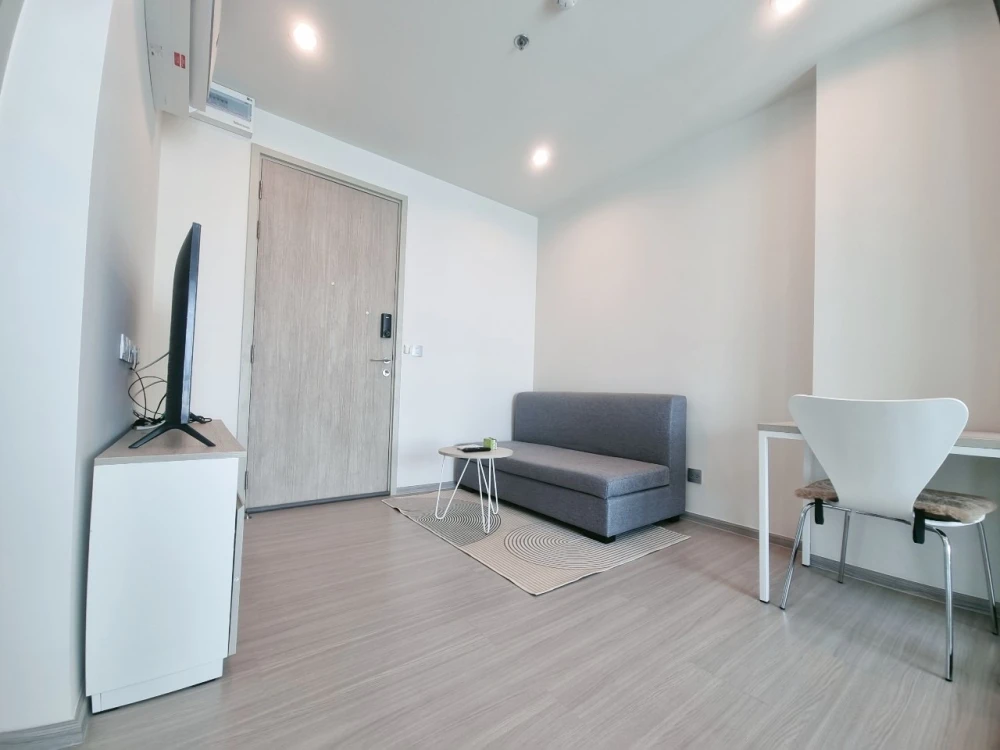 For rent: Aspire Erawan Prime, 27th floor, swimming pool view, fully furnished, book now, hurry!