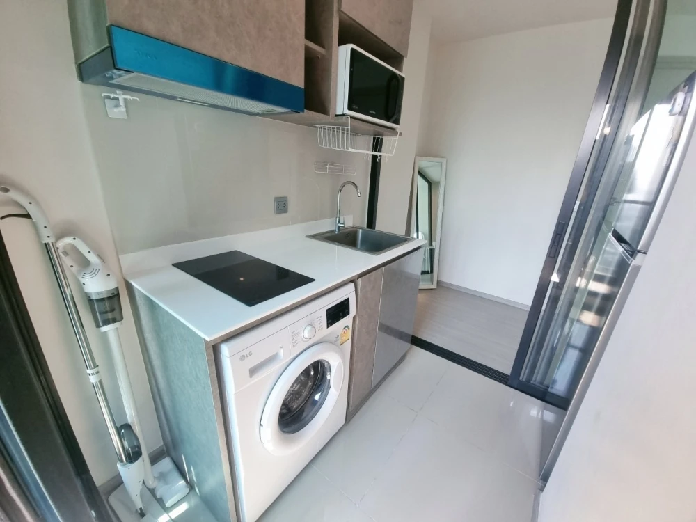 For rent: Aspire Erawan Prime, 27th floor, swimming pool view, fully furnished, book now, hurry!