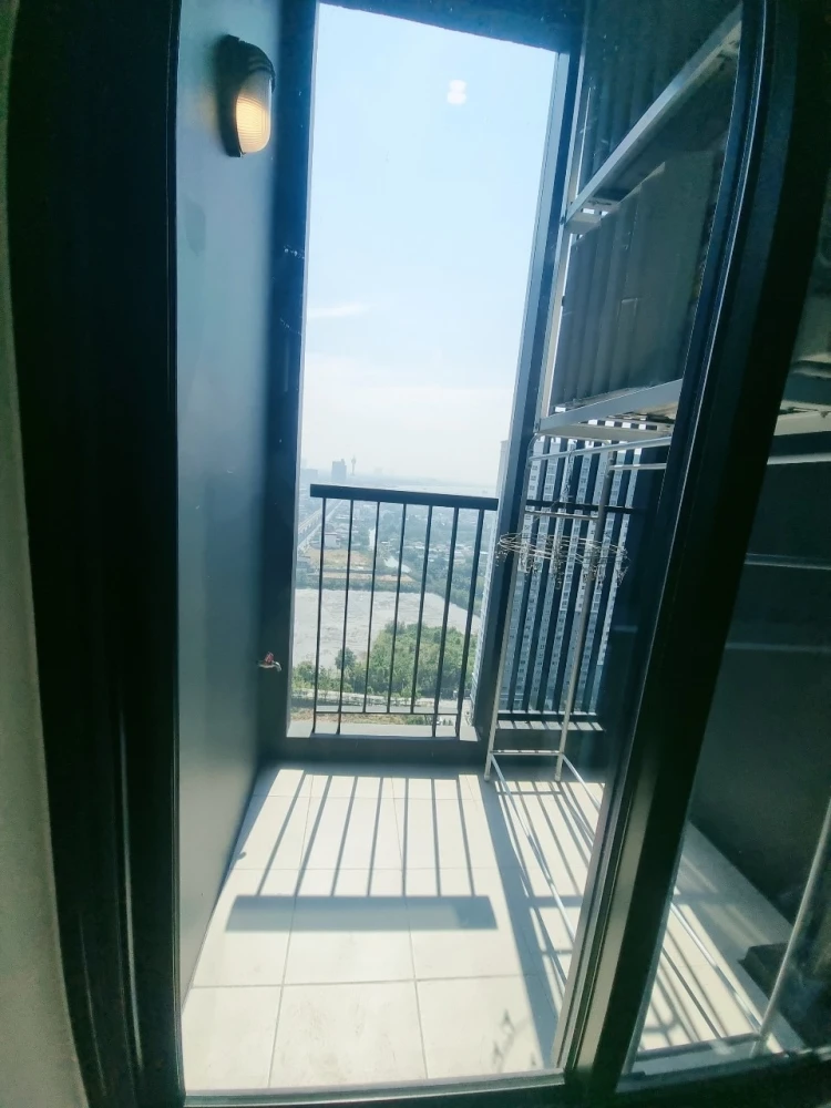 For rent: Aspire Erawan Prime, 27th floor, swimming pool view, fully furnished, book now, hurry!