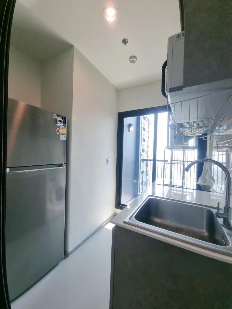 For rent: Aspire Erawan Prime, 27th floor, swimming pool view, fully furnished, book now, hurry!
