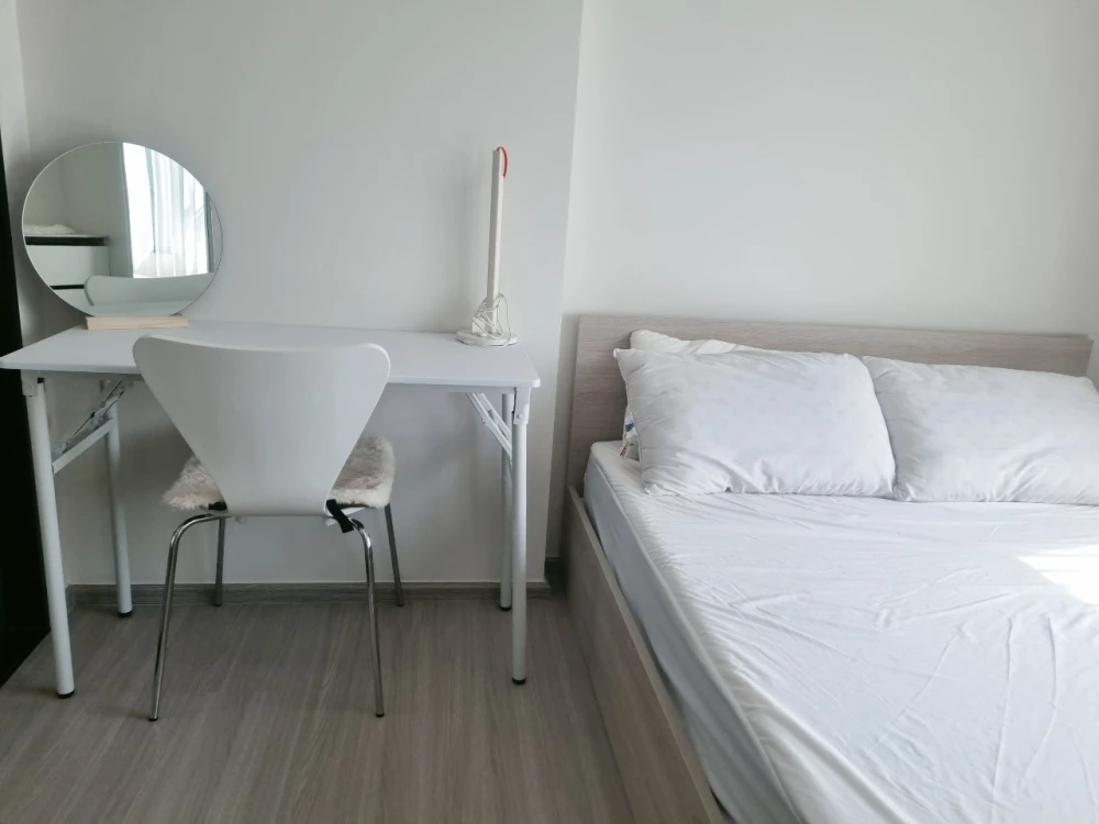 For rent: Aspire Erawan Prime, 27th floor, swimming pool view, fully furnished, book now, hurry!