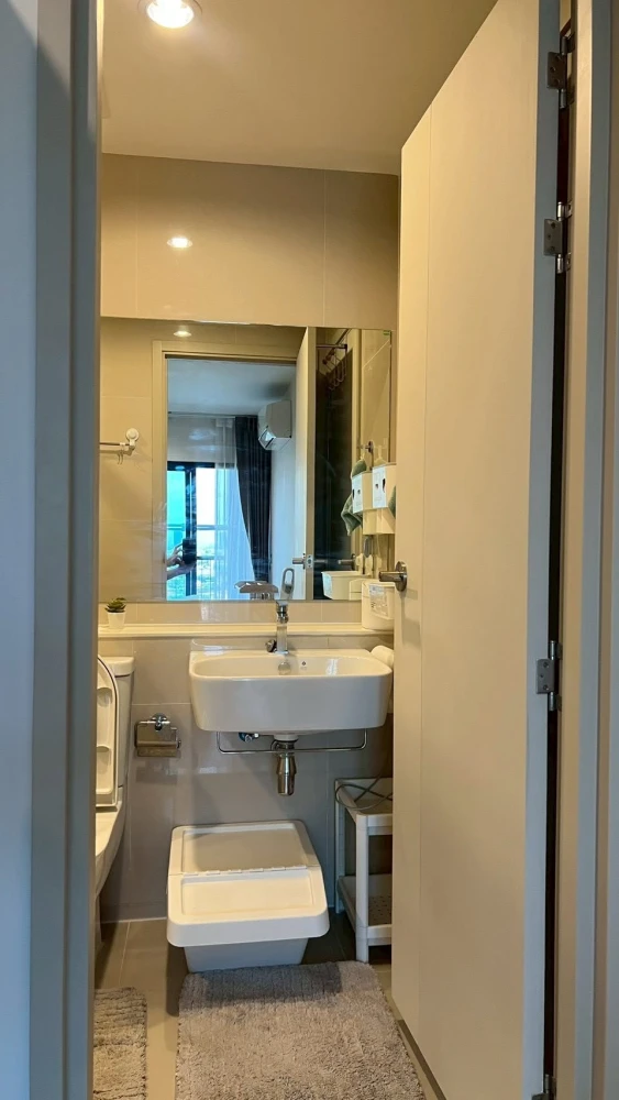 For rent: Aspire Erawan Prime. Spacious and comfortable room with furnished interior. You absolutely shouldn't miss this opportunity!