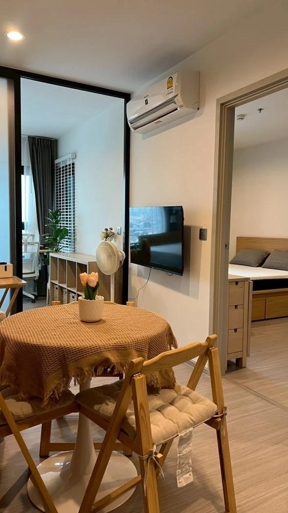 For rent: Aspire Erawan Prime. Spacious and comfortable room with furnished interior. You absolutely shouldn't miss this opportunity!