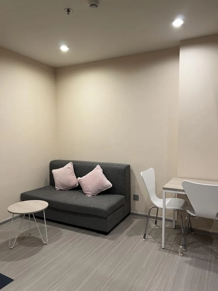 For rent: Aspire Erawan Prime, a nice room with complete facilities. If you don't book, you'll regret it later. I'm telling you.