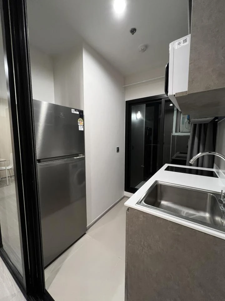 For rent: Aspire Erawan Prime, a nice room with complete facilities. If you don't book, you'll regret it later. I'm telling you.