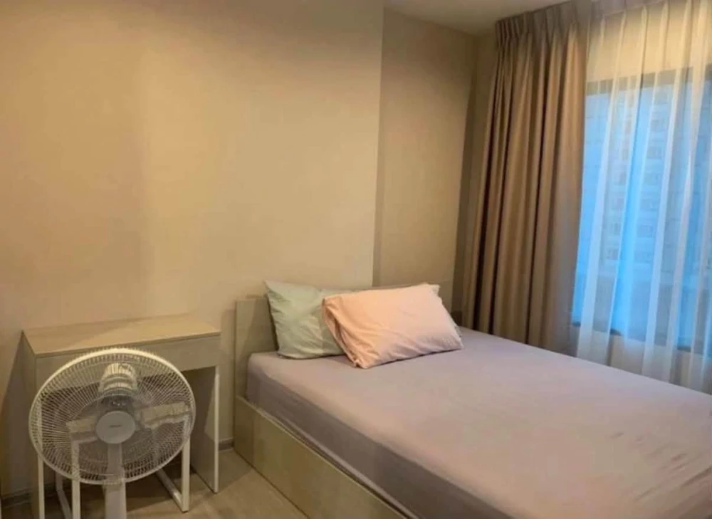 For rent: Aspire Erawan Prime, corner unit, quiet area, great location, convenient transportation. Don't miss out! images
