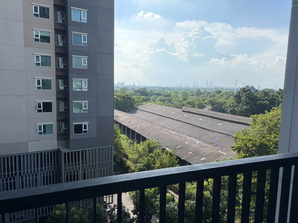 For rent: Aspire Erawan Prime, corner unit, quiet area, great location, convenient transportation. Don't miss out!