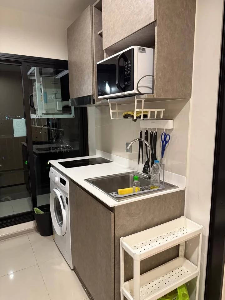 For rent: Aspire Erawan Prime, fully furnished and equipped with appliances. Just bring your suitcase and move in! Don't miss out!