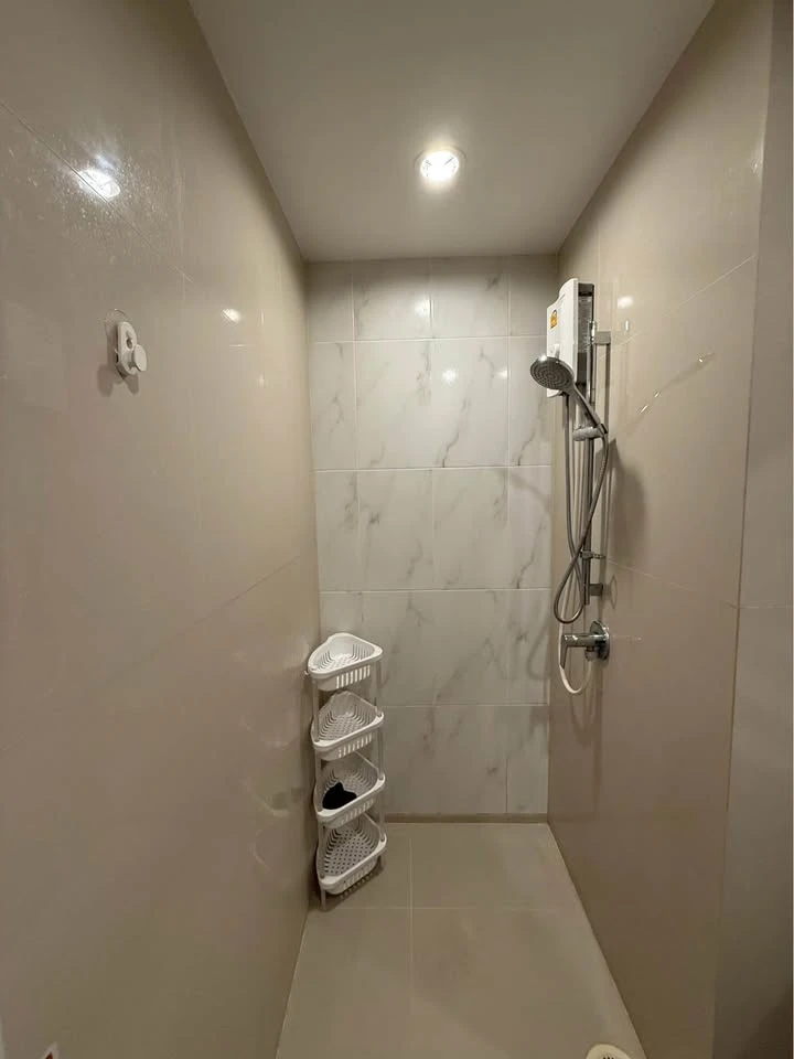 For rent: Aspire Erawan Prime, fully furnished and equipped with appliances. Just bring your suitcase and move in! Don't miss out!