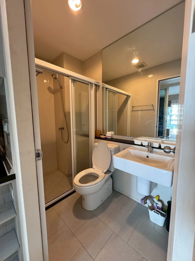 Apartment for rent at ASPIRE Erawan. Partitioned room, very livable, fully furnished. Book now!