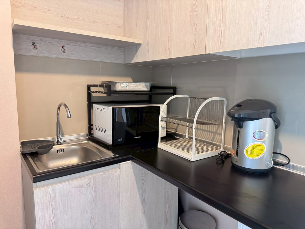 Apartment for rent at ASPIRE Erawan. Partitioned room, very livable, fully furnished. Book now!