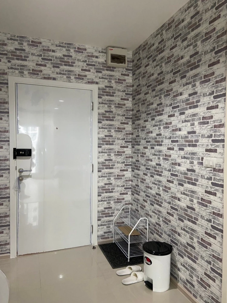 For rent: ASPIRE Erawan, a lovely room with high-quality wallpaper and complete amenities. Book now!