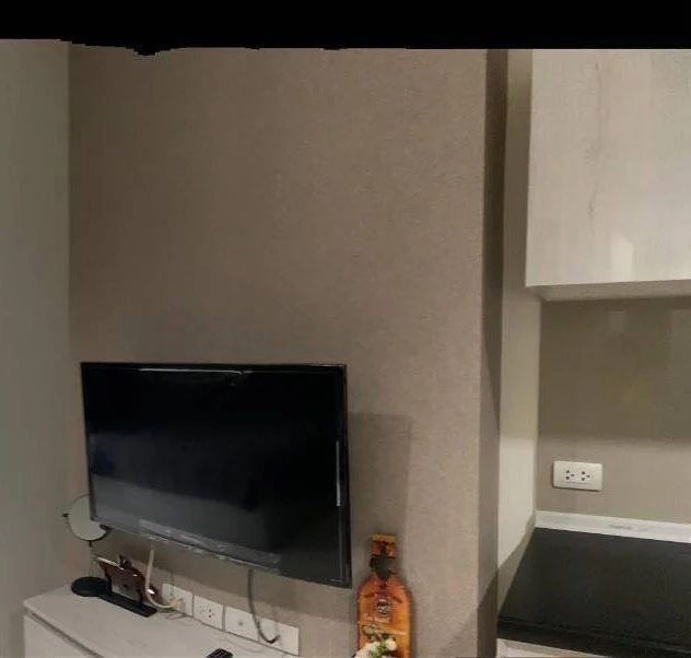 For rent: ASPIRE Erawan, a lovely room with high-quality wallpaper and complete amenities. Book now!