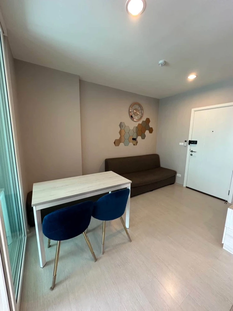 Apartment for rent at ASPIRE Erawan. Nice room, fully furnished with appliances. Just bring your bags and move in!