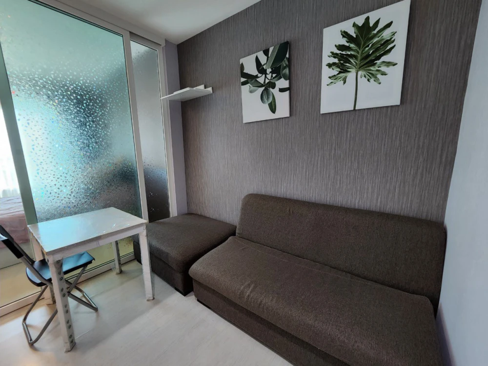 For rent: Aspire Erawan, ready-to-move-in unit, high floor, spacious and comfortable, at an affordable price. Book now!