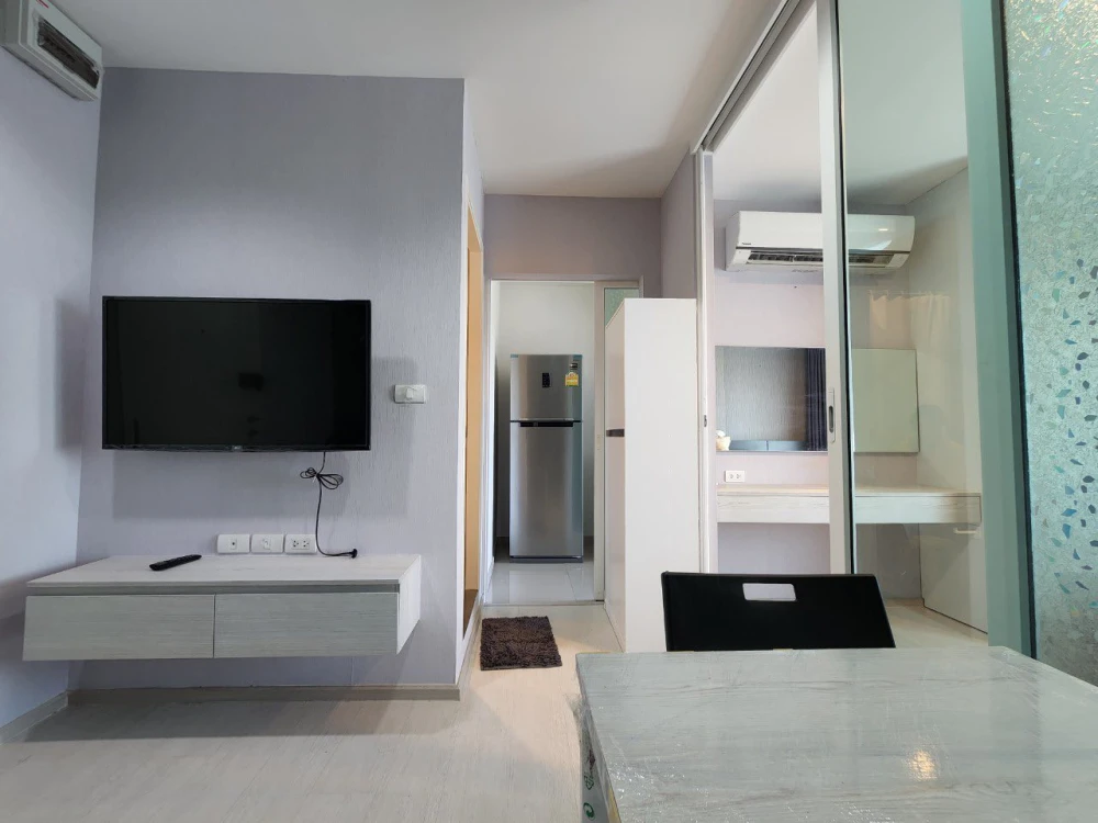 For rent: Aspire Erawan, ready-to-move-in unit, high floor, spacious and comfortable, at an affordable price. Book now!