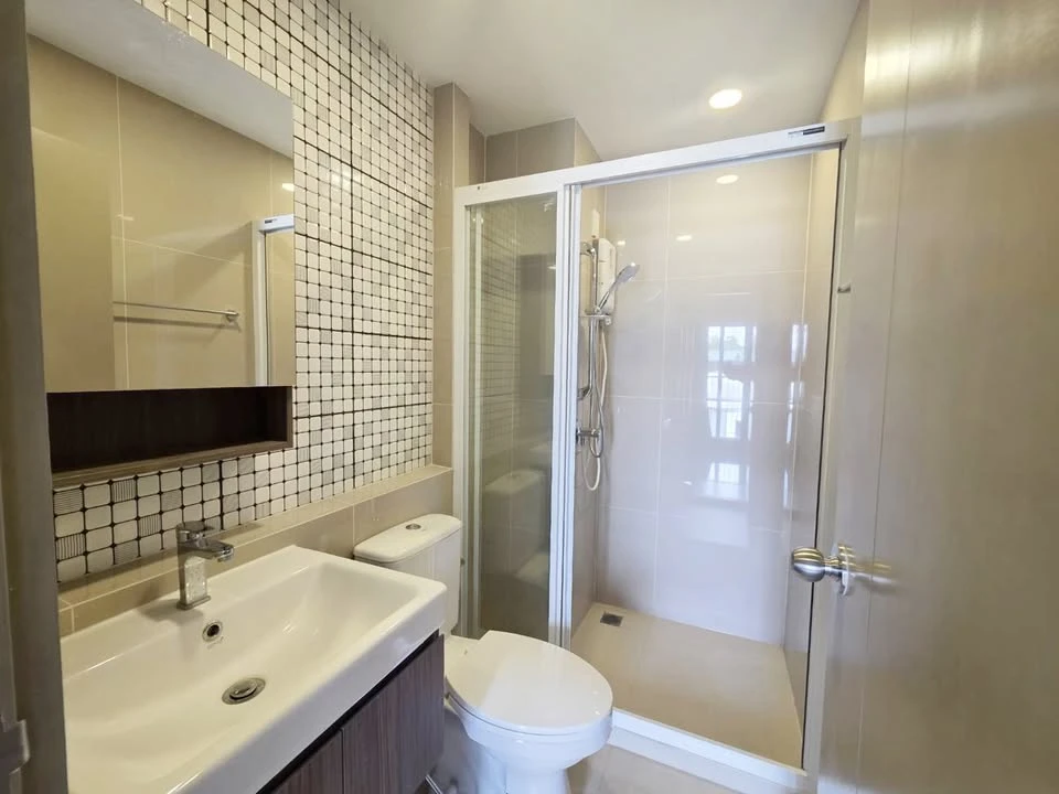 For rent: Aspire Itsaraphap Station. Nice room, fully furnished + appliances included. Just bring your suitcase and move in!