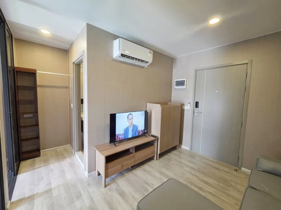 For rent: Aspire Itsaraphap Station. Nice room, fully furnished + appliances included. Just bring your suitcase and move in!