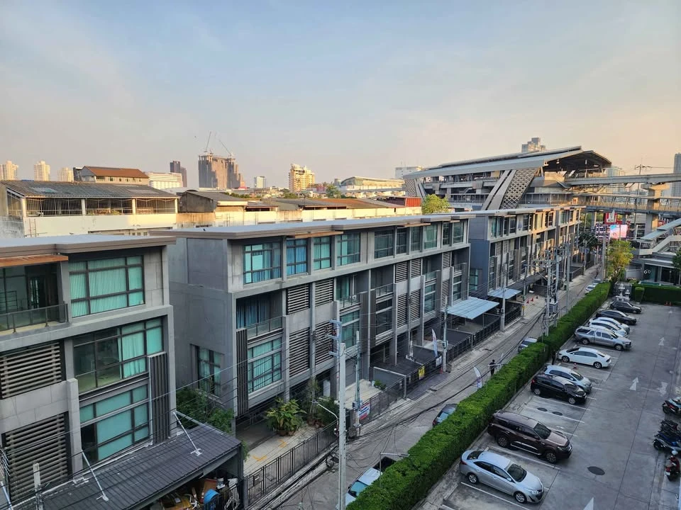 Aspire Ladprao 113 for rent, nice room, 6th floor, fully furnished, comes with washing machine at a great price. Reserve now!
