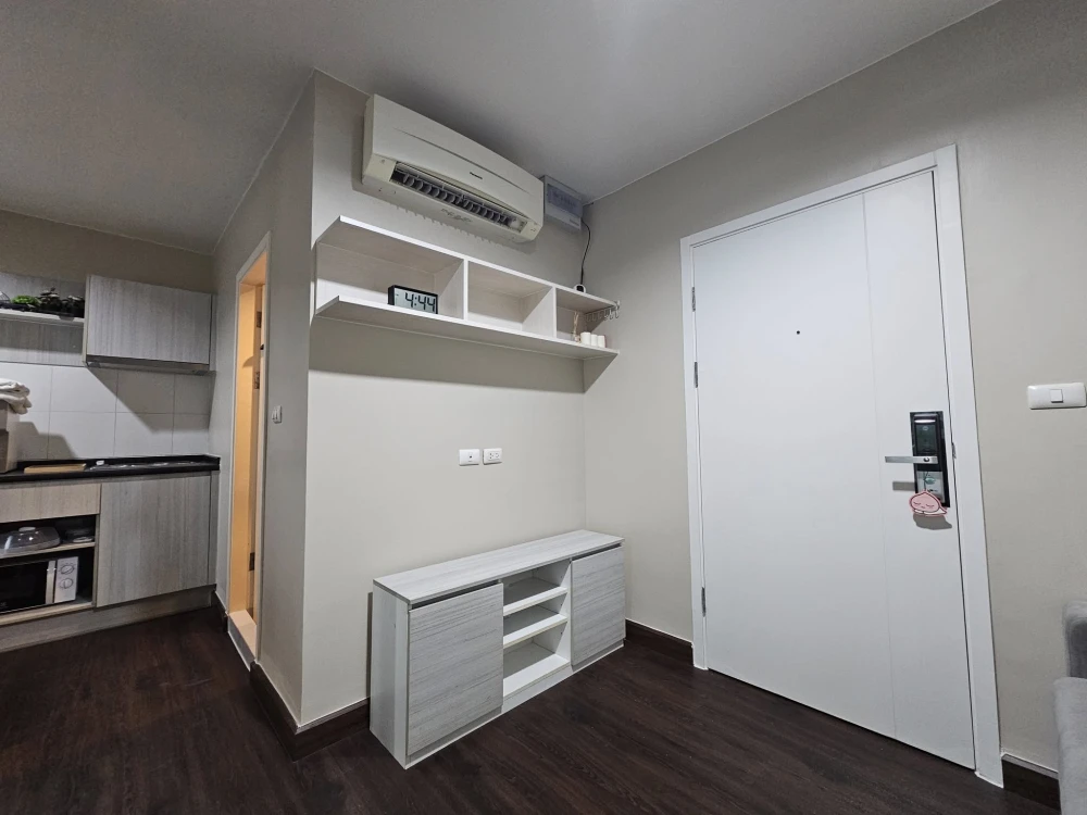 For rent: Aspire Ngamwongwan, 1 bedroom, 1 bathroom, built-in headboard, excellent location, fully furnished, ready to move in.