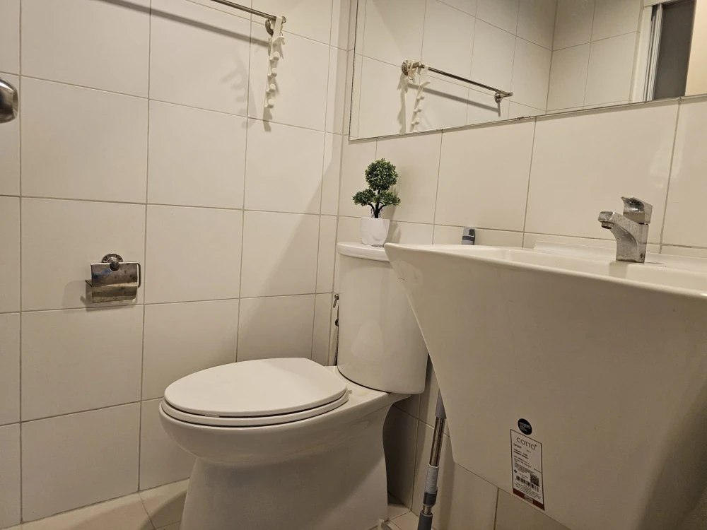 For rent: Aspire Ngamwongwan, 1 bedroom, 1 bathroom, built-in headboard, excellent location, fully furnished, ready to move in.