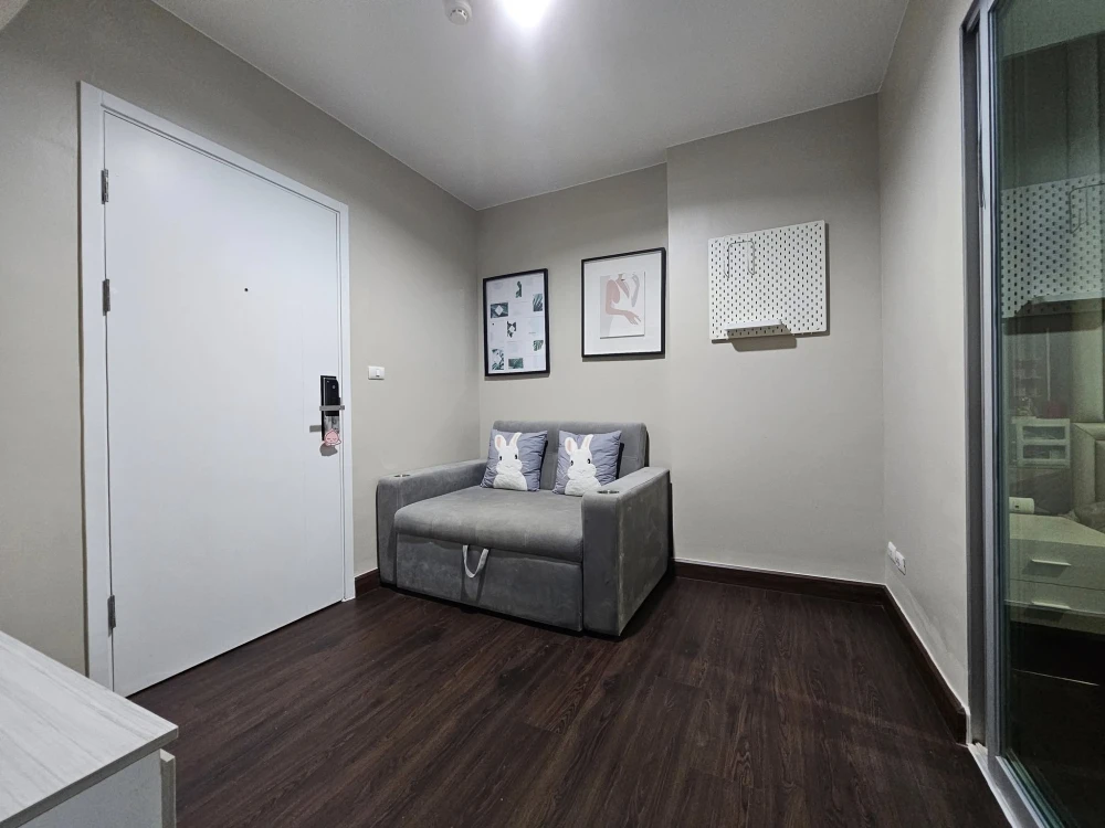For rent: Aspire Ngamwongwan, 1 bedroom, 1 bathroom, built-in headboard, excellent location, fully furnished, ready to move in.
